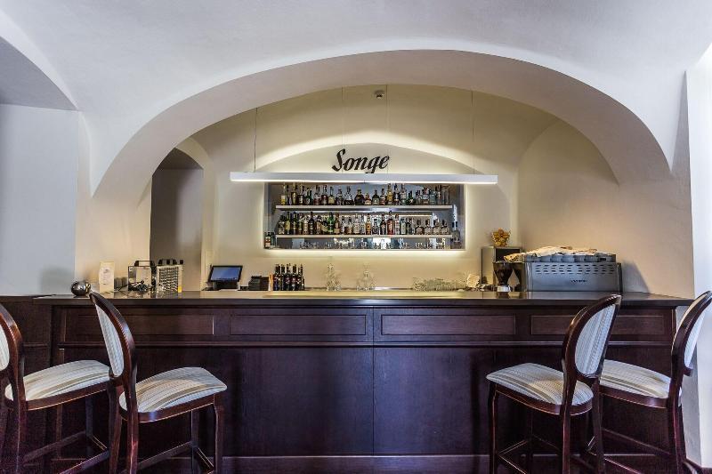 阿篷尼城堡酒店 Oponice 外观 照片