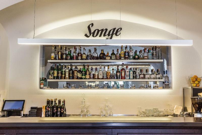 阿篷尼城堡酒店 Oponice 外观 照片