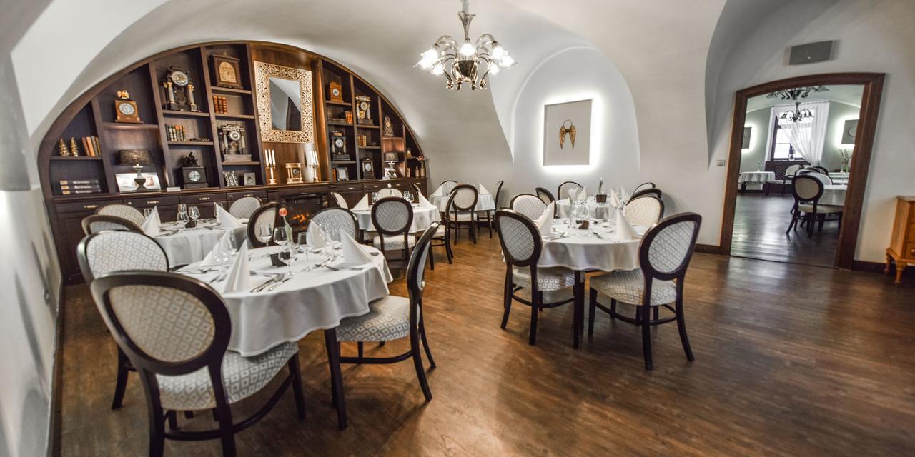 阿篷尼城堡酒店 Oponice 外观 照片